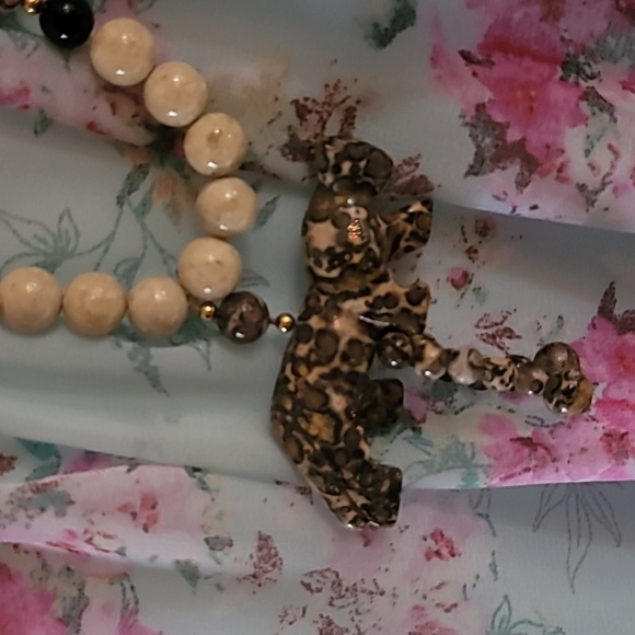 Quartz Animal Print Necklace - Picture 11 of 16